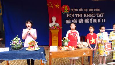 Hội thi khéo tay chào mừng ngày Quốc tế phụ nữ 8/3